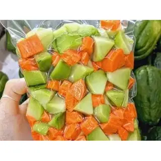 CHUCHU COM CENOURA EM CUBO 400GR
